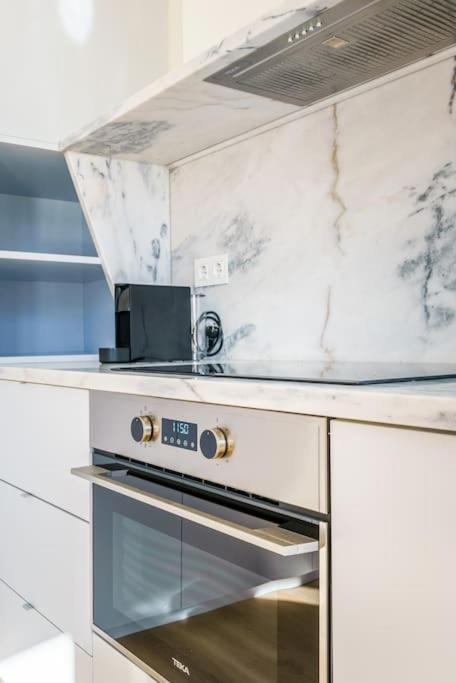 Modern & Bright - Faro Mercado Apt 22 Luaran gambar