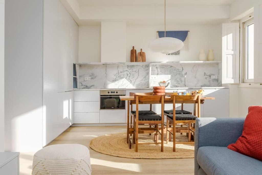 Modern & Bright - Faro Mercado Apt 22 Luaran gambar