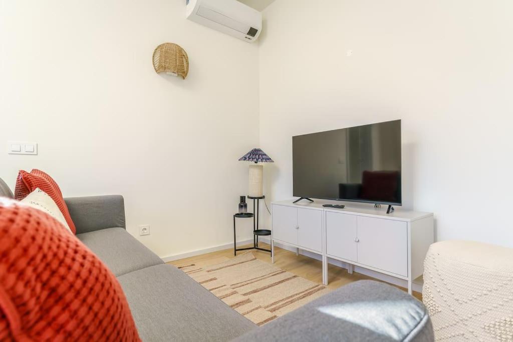 Modern & Bright - Faro Mercado Apt 22 Luaran gambar