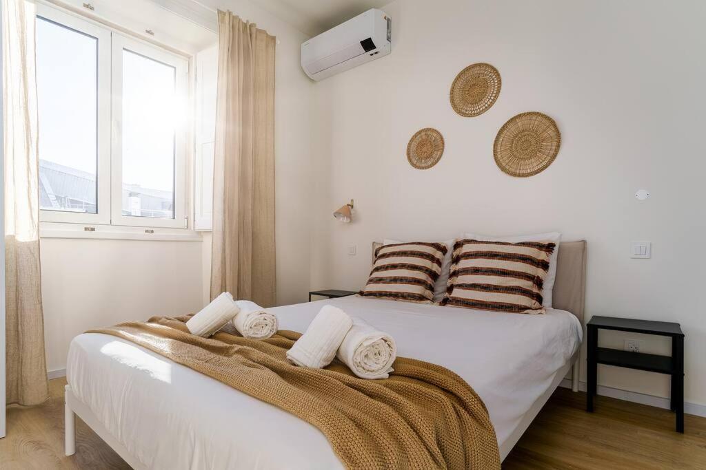 Modern & Bright - Faro Mercado Apt 22 Luaran gambar